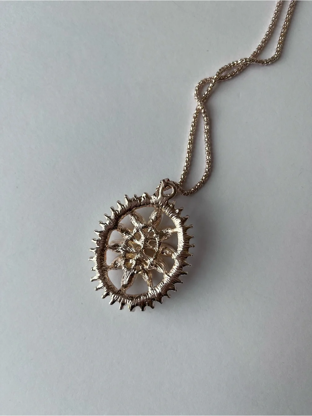 Betsey Johnson Gold Tone Flower Pendant Necklace NWT